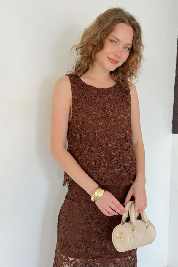 D 3011 Lace Sleeveless Blouse - Coffee D 3011 Lace Sleeveless Blouse - Coffee