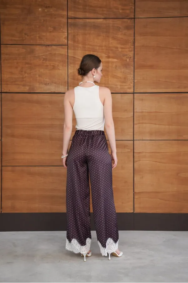 Pantalon en satin à pois avec ourlet en dentelle - Marron | D2970 - Topshow