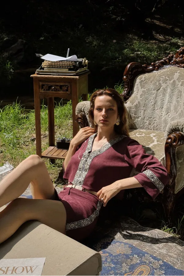 Topshow Wholesale Burgundy Mini Skirt – Elegant and Trendy Design – Burgundy | F1974