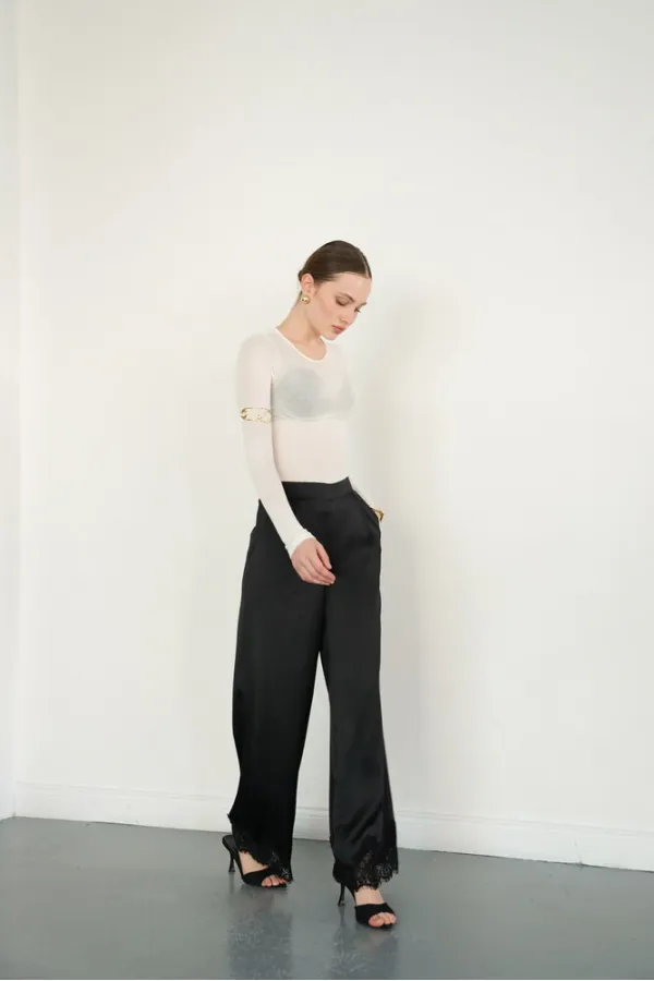 Pantalon en satin noir à ourlet en dentelle (vente en gros) | D2969 - Topshow