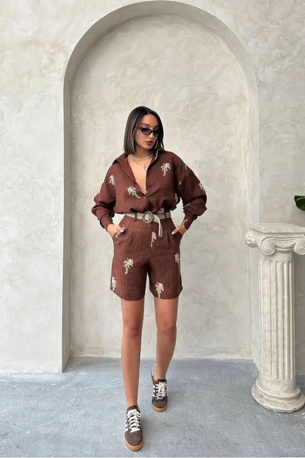 Kemer Detaylı Nakışlı Keten Şort - Kahve | Topshow