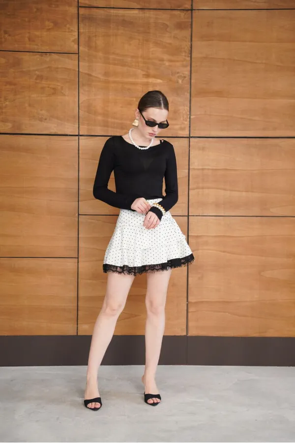 Jupe en satin à pois avec détails en dentelle - Crème | D2962 - Topshow