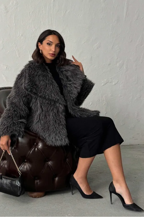 Manteaux en fausse fourrure pour femmes en gros – Vêtements d'extérieur d'hiver moelleux, doux et élégants – GRIS