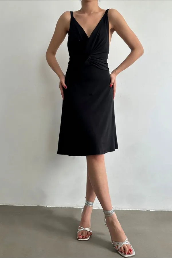 Robe Topshow noire à bretelles et col en V au-dessus du genou (vente en gros)