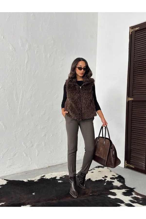 Gilet en fausse fourrure pour femme Topshow (vente en gros) – Fermeture éclair, texture douce – Marron foncé | F2046