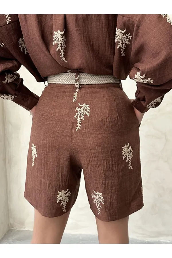 Kemer Detaylı Nakışlı Keten Şort - Kahve | Topshow