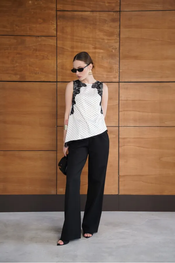 T-shirt en satin à pois et détails en dentelle - Crème | D2961 - Topshow