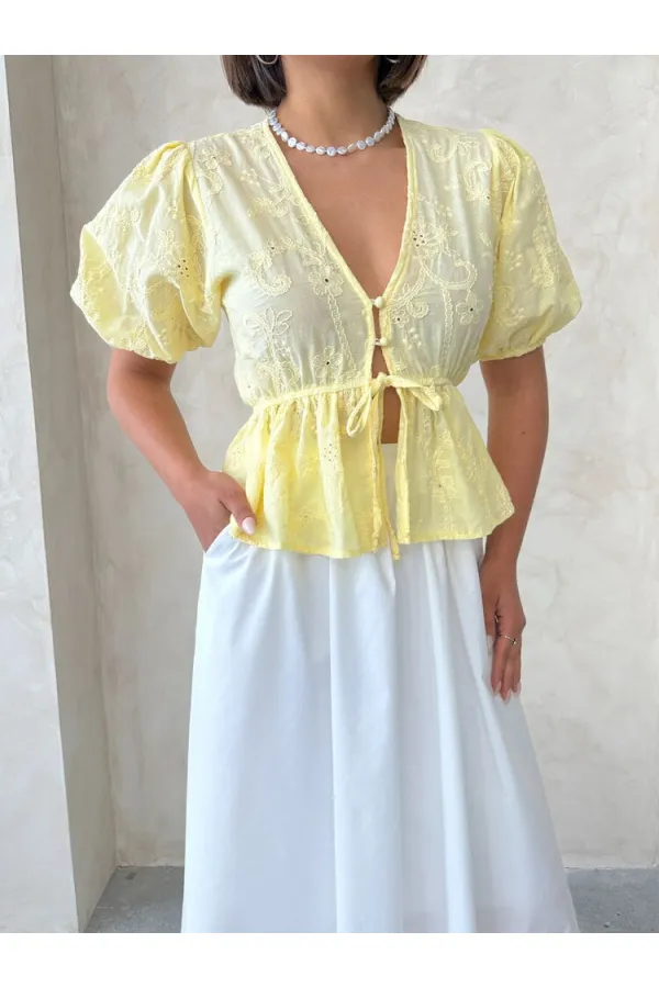 Önden Bağlamalı Nakışlı Vual Bluz - Sarı Topshow