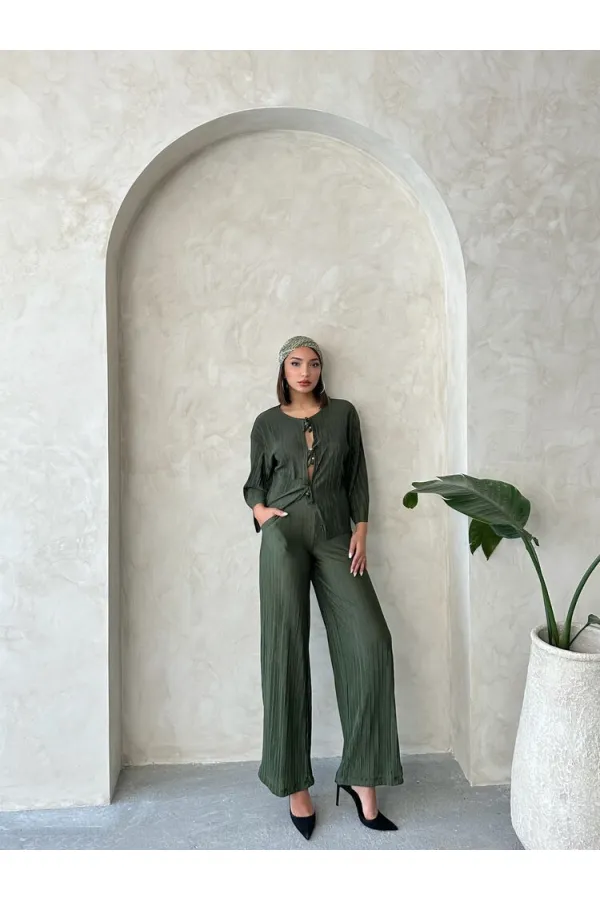 Chemise plissée à nouer sur le devant - Kaki | Topshow | F1739