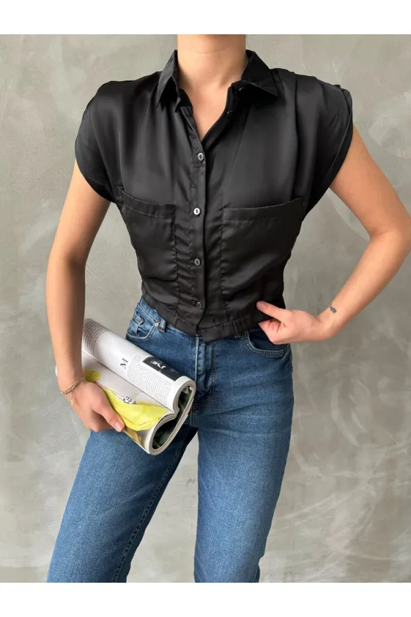 Chemise Topshow noire à manches zéro en satin au-dessus du ventre (vente en gros)