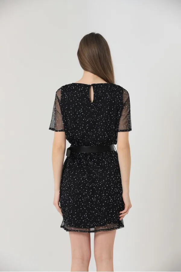 Robe Topshow noire et blanche à manches courtes et ceinture, vendue en gros