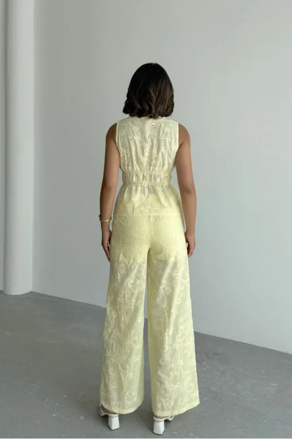 Chemisier en voile brodé avec lien à nouer sur le devant - Jaune | Topshow