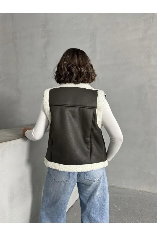 Vente en gros de gilets en daim à col en fourrure - Kaki foncé | TOPSHOW | F1532