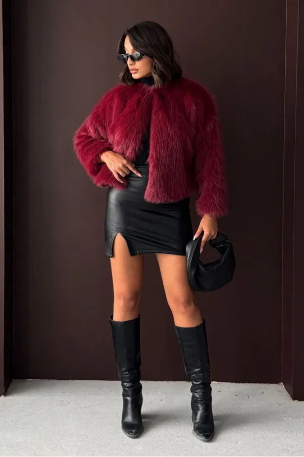 Topshow - Veste courte bordeaux à détails en fourrure (vente en gros)