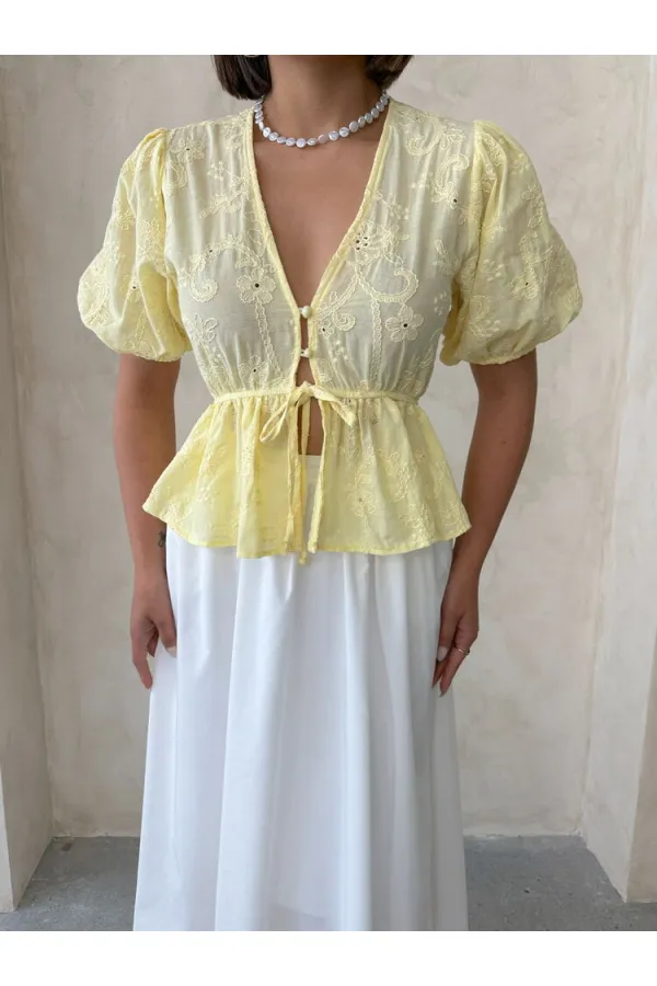 Önden Bağlamalı Nakışlı Vual Bluz - Sarı Topshow