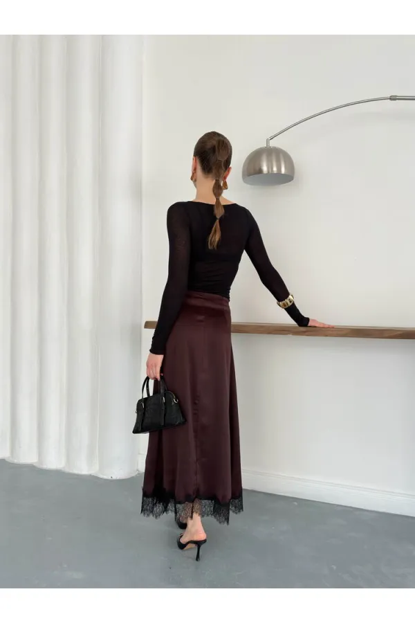 Topshow | Jupe en satin marron avec détails en dentelle | D2930