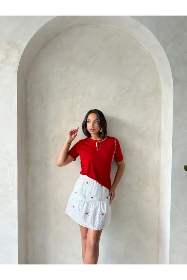 Jupe Topshow rouge à fleurs brodée au-dessus du genou (vente en gros)