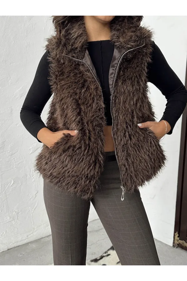 Gilet en fausse fourrure pour femme Topshow (vente en gros) – Fermeture éclair, texture douce – Marron foncé | F2046