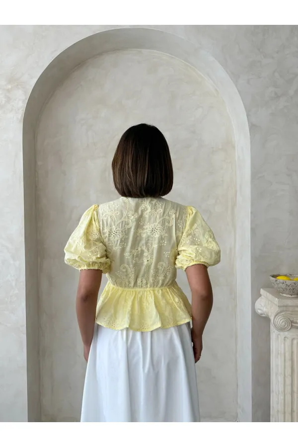 Önden Bağlamalı Nakışlı Vual Bluz - Sarı Topshow