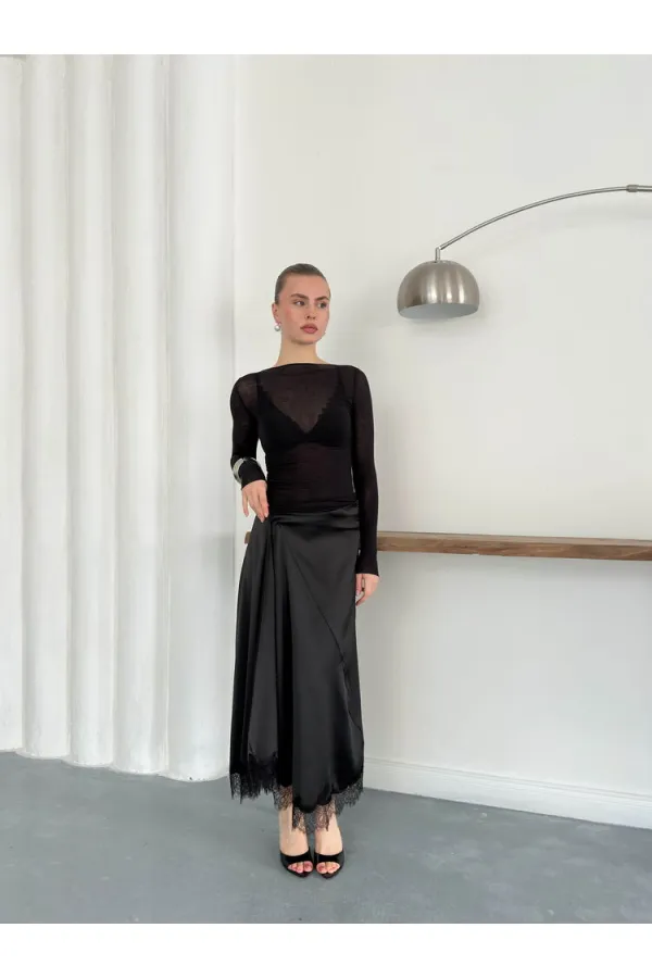 Topshow | Jupe en satin noir avec détails en dentelle | D2930