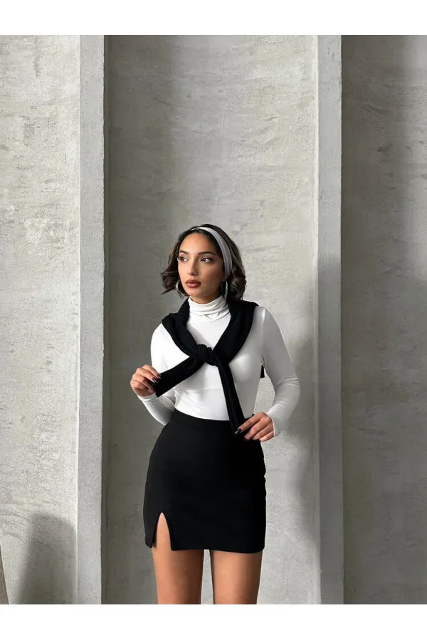 Jupe courte fendue et détaillée en gros - Noire | TOPSHOW | F1351