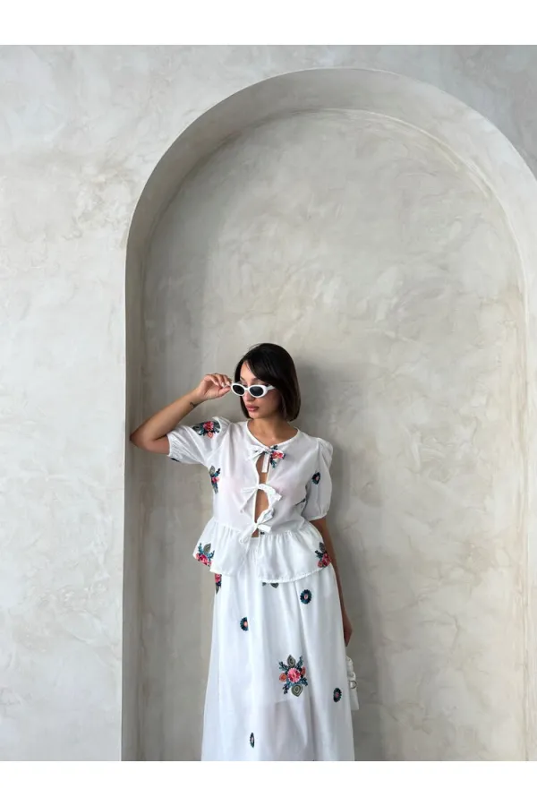 Nakışlı Vual Önden Bağlamalı Bluz - Krem - D2881 | Topshow