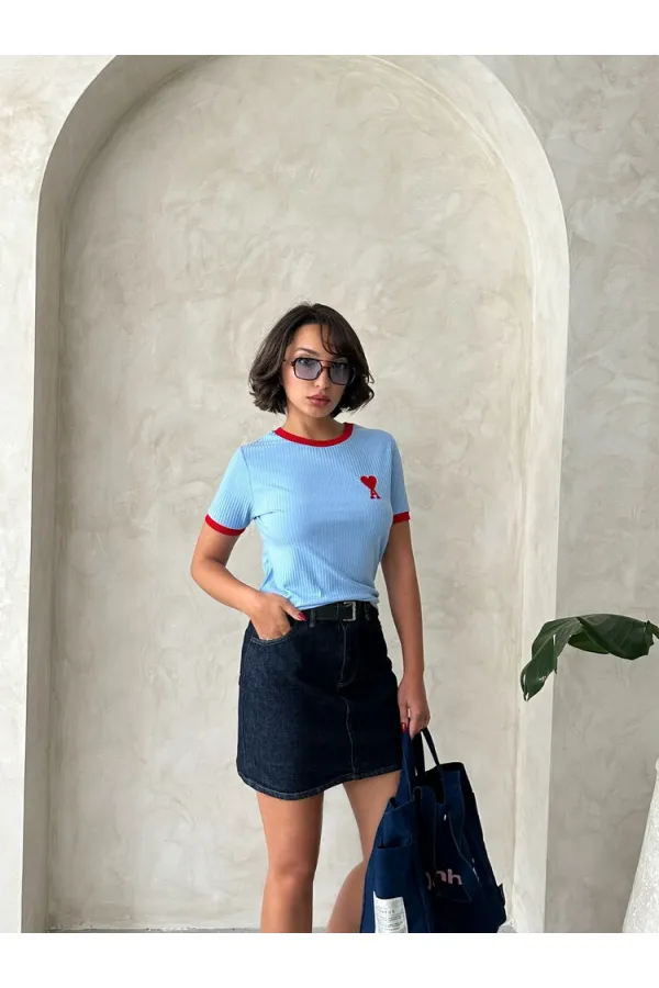 T-shirt brodé bleu et rouge Topshow en gros