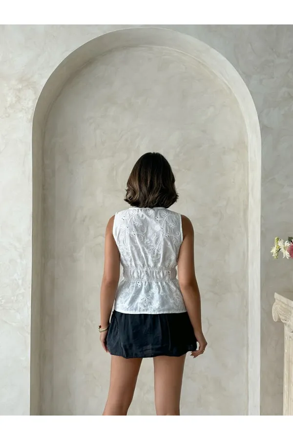 Chemisier en voile brodé avec lien à nouer sur le devant - Crème | Topshow