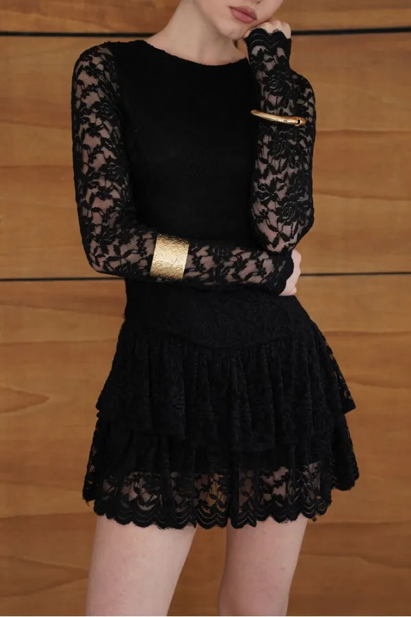 Robe en gros avec ourlet en dentelle à deux niveaux - Noire | F2075 - Topshow