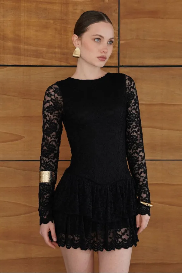 Robe en gros avec ourlet en dentelle à deux niveaux - Noire | F2075 - Topshow