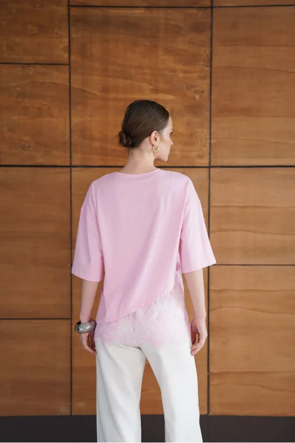 T-shirt asymétrique à détails en dentelle - Rose | D2953 - Topshow