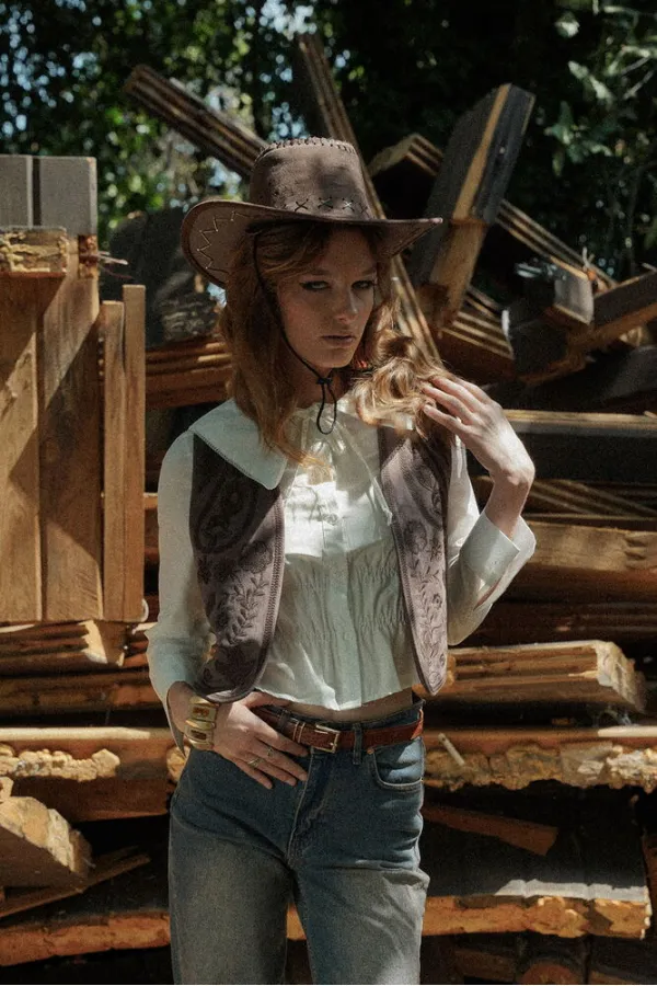 Topshow Wholesale Embroidered Suede Vest – Western Style Elegance – Brown | F2001