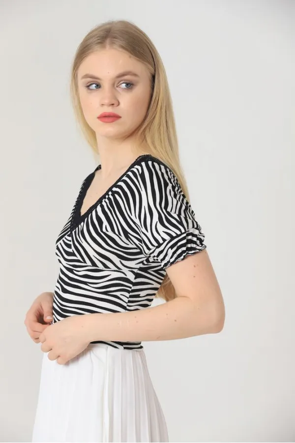 Blouse Topshow noire zébrée à col V en dentelle (vente en gros)