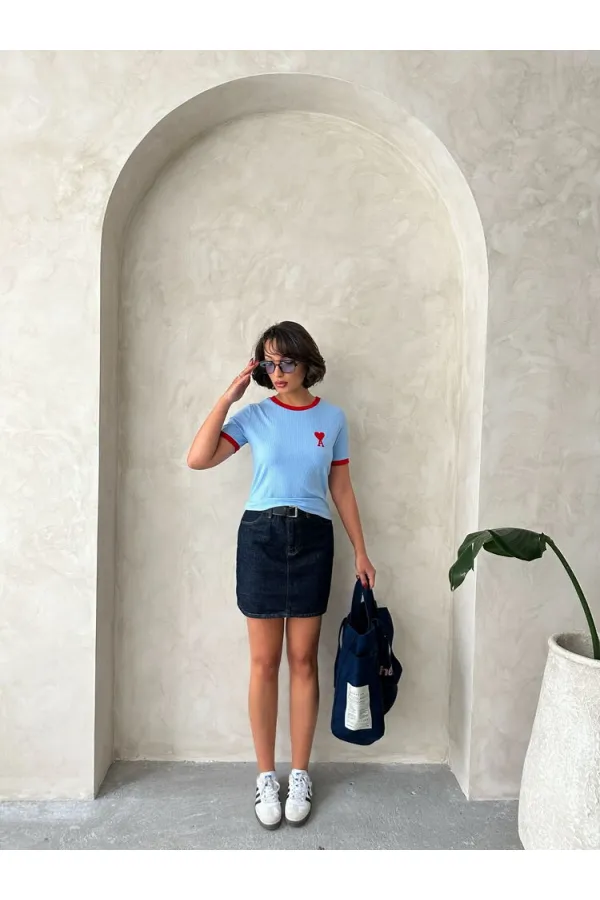 T-shirt brodé bleu et rouge Topshow en gros