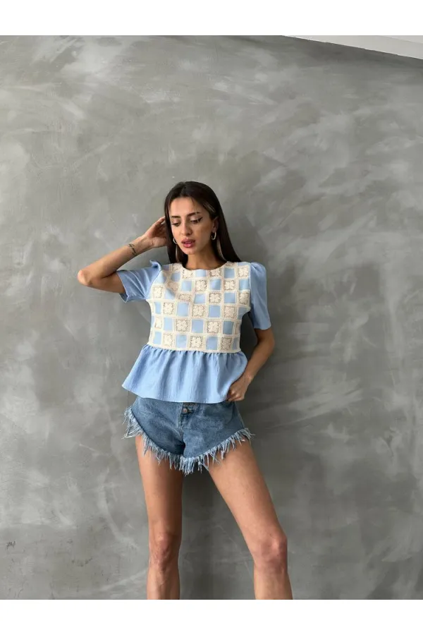 Blouse Topshow bleue à détails en dentelle (vente en gros)