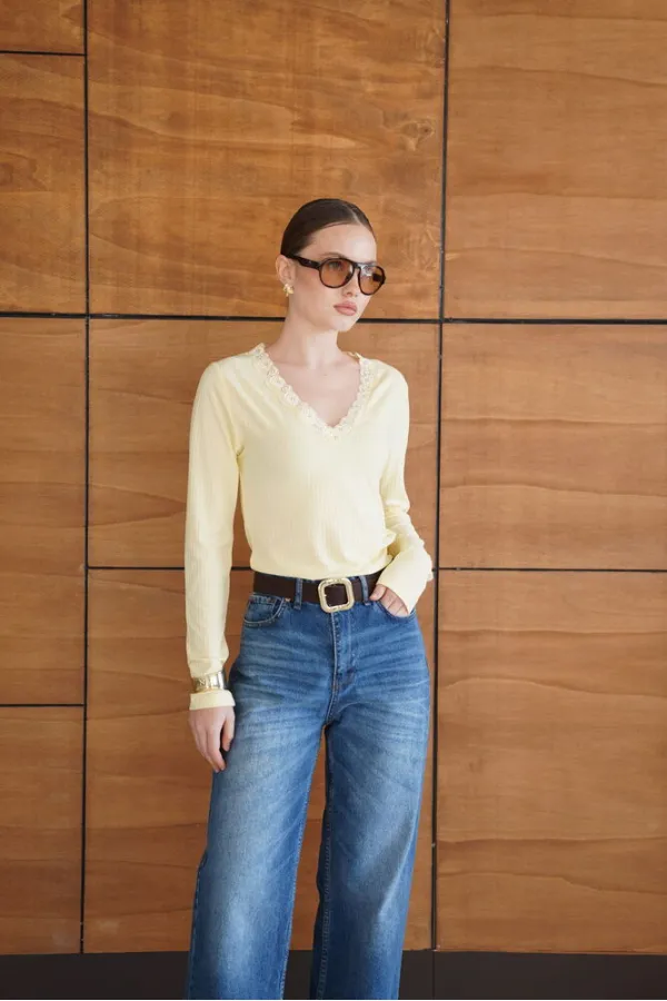 Yakası Dantel Detaylı Sweatshırt - Sarı | F2088 - Topshow