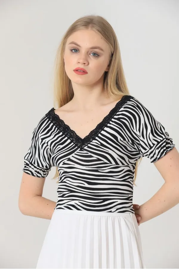 Blouse Topshow noire zébrée à col V en dentelle (vente en gros)
