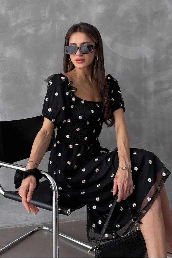 Robe Topshow noire à col bateau et décolleté en gros