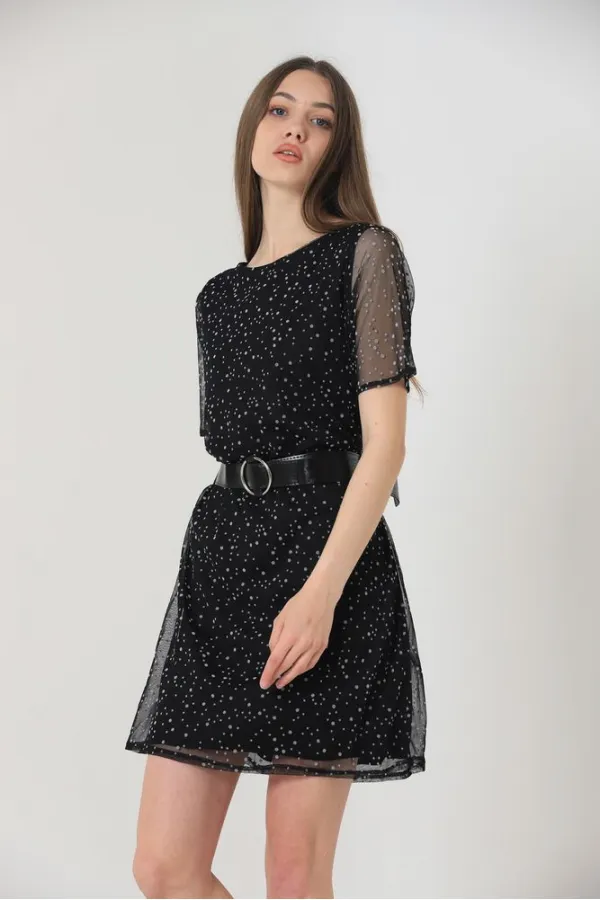 Robe Topshow noire et blanche à manches courtes et ceinture, vendue en gros