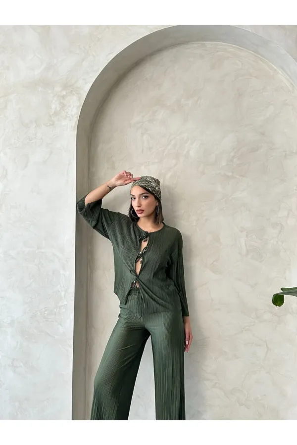 Chemise plissée à nouer sur le devant - Kaki | Topshow | F1739