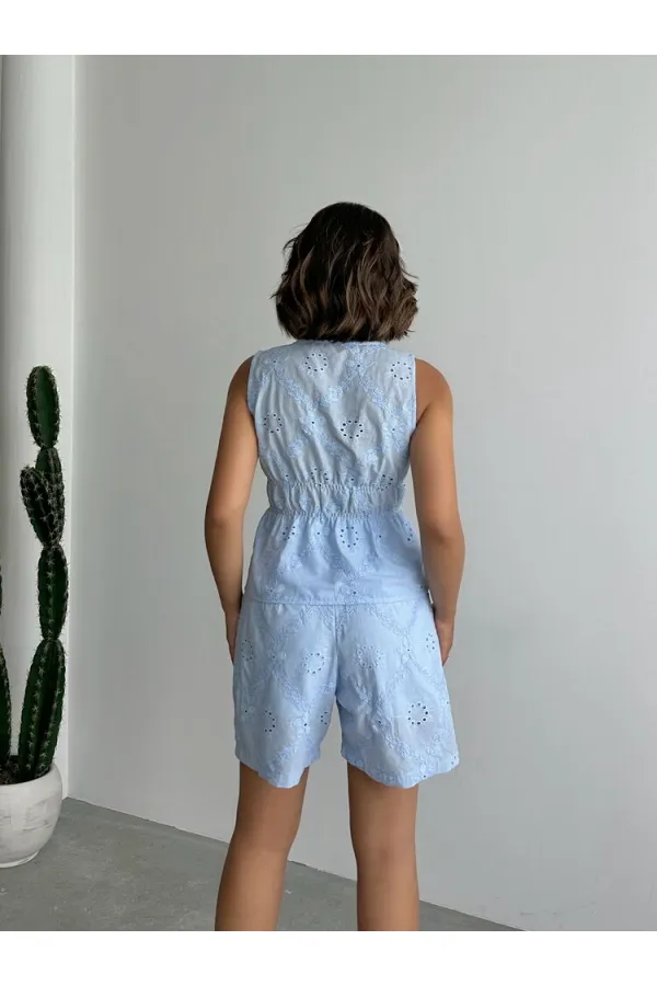 Chemisier en voile brodé à nouer sur le devant - Bleu | Topshow