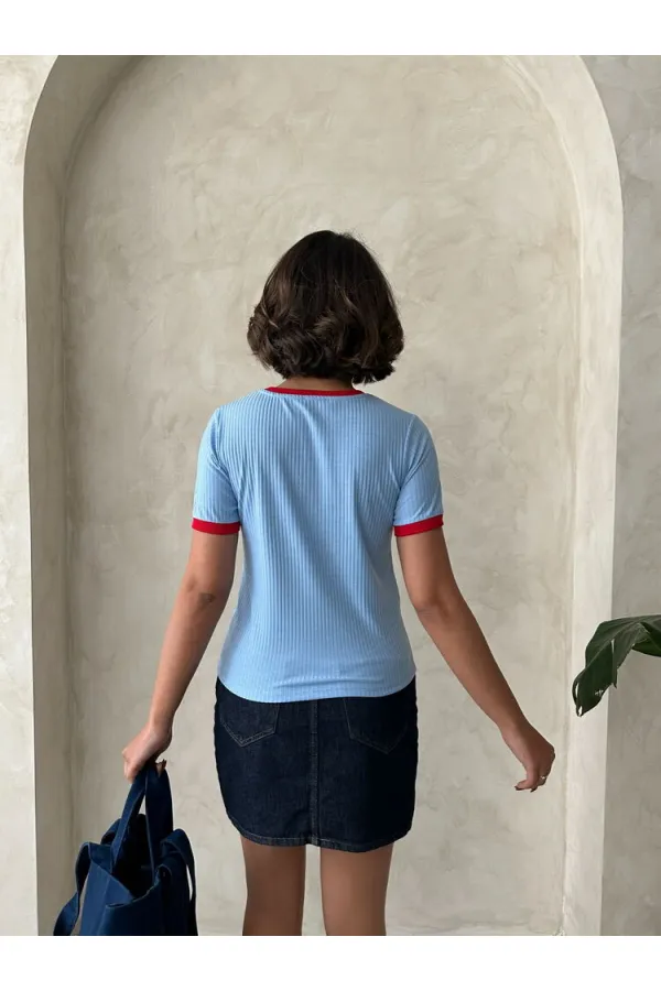 T-shirt brodé bleu et rouge Topshow en gros