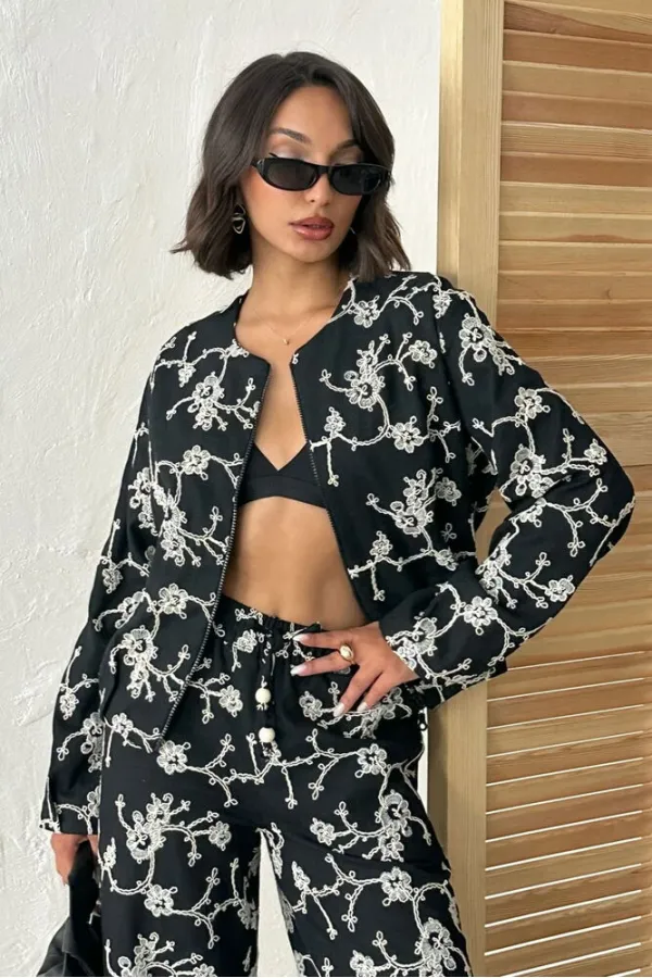 Çiçek Nakışlı Fermuarlı Ceket - Siyah | Topshow | F1948