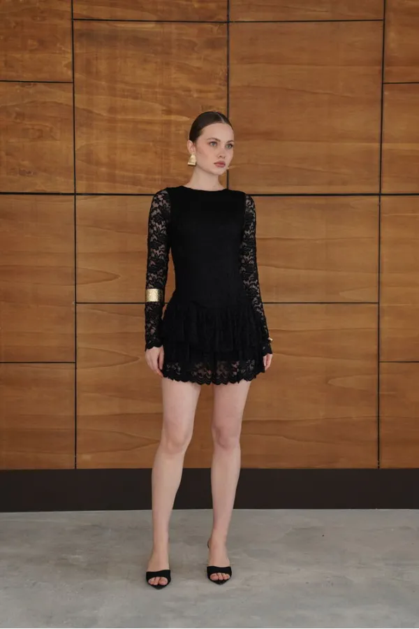 Robe en gros avec ourlet en dentelle à deux niveaux - Noire | F2075 - Topshow