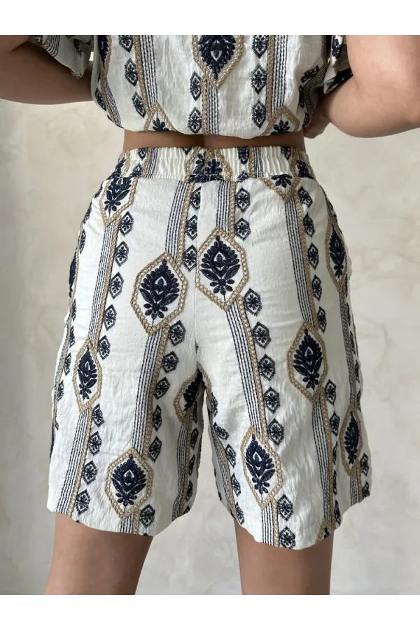 Nakışlı Şort - Taş Topshow