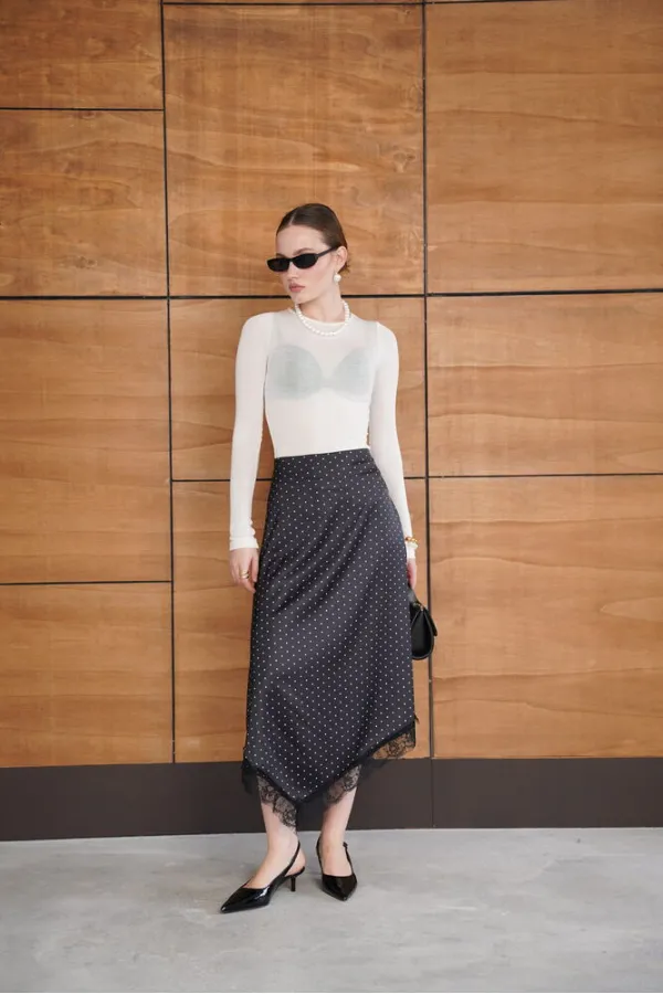 Jupe en satin noir à pois et détails en dentelle | F2077 - Topshow