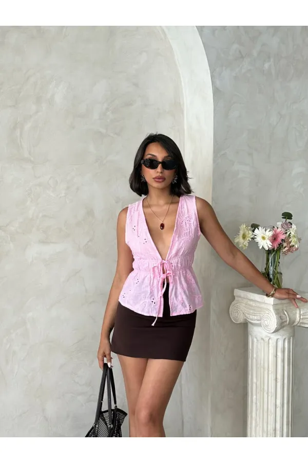 Chemisier en voile brodé avec lien à nouer sur le devant - Rose | Topshow