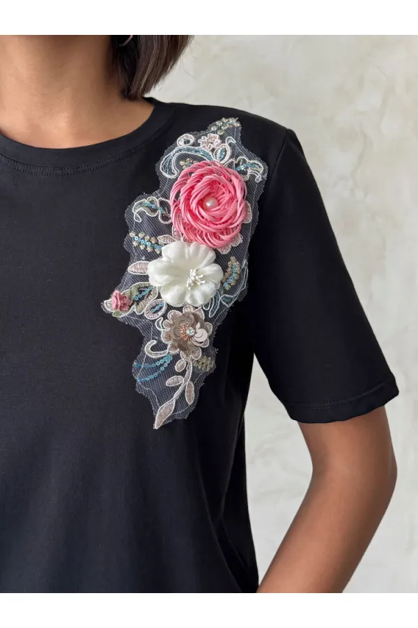 Çiçek Detaylı Tişört - Siyah | Topshow