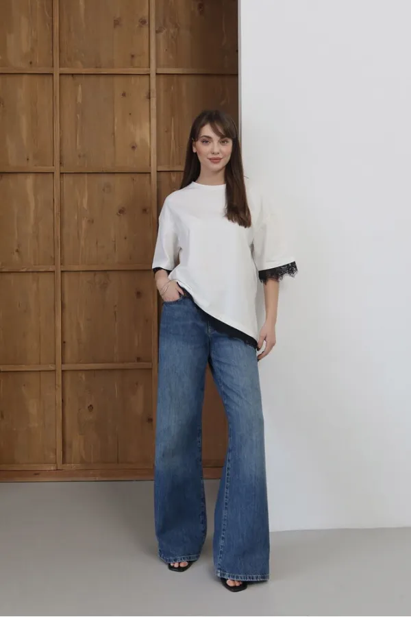 Topshow - T-shirt à détails en dentelle - Crème | D2956