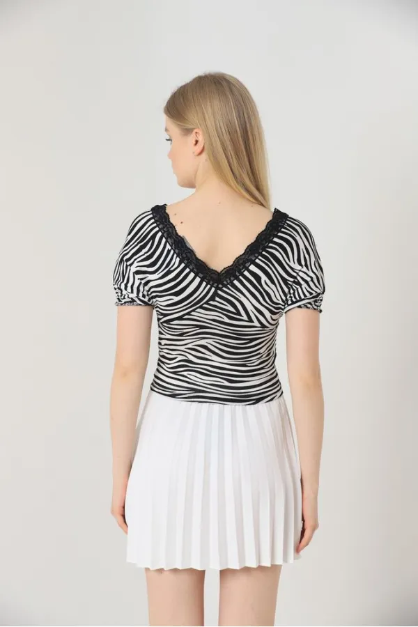 Blouse Topshow noire zébrée à col V en dentelle (vente en gros)